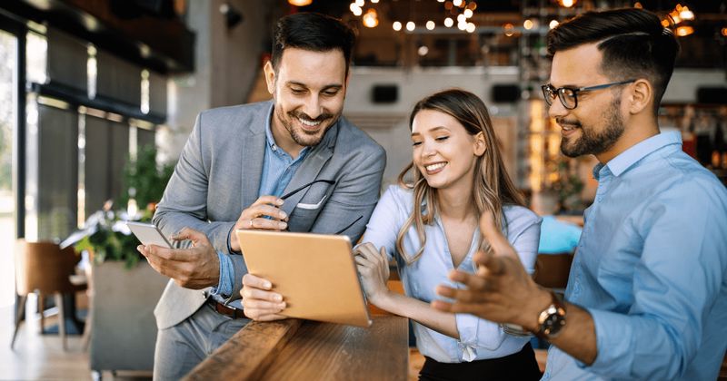 יזמי נדל"ן מקבלים הסבר על סוגי הערבויות