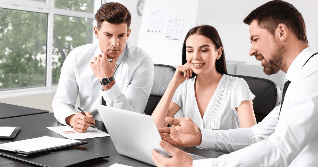 ניתוח דוחות חודשיים במשרדי טאיסו פאנדס